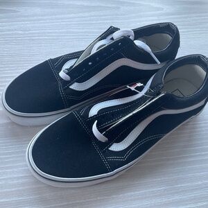 Vans Old Skool NWT Black with White Stripe 9.5 Women/8.0 Mens